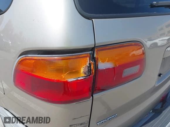 ✅ 2000 Toyota Sienna CE • VIN: 4T3GF19C4YU223522 • Lot: 42158714. Wystawiony na IAAI z przebiegiem 244 684 mil. Bezpłatny archiwum sprzedaży aukcyjnych z USA i szczegółowy raport historii pojazdu na DreamBid. Zdjęcie 6.