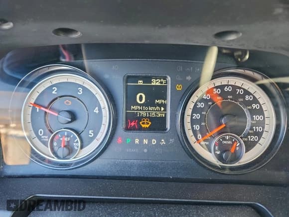 ✅ 2016 Ram 1500 Tradesman • VIN: 1C6RR7FM6GS379902 • Lot: 96057595. Wystawiony na Copart z przebiegiem 179 115 mil. Bezpłatny archiwum sprzedaży aukcyjnych z USA i szczegółowy raport historii pojazdu na DreamBid. Zdjęcie 9.