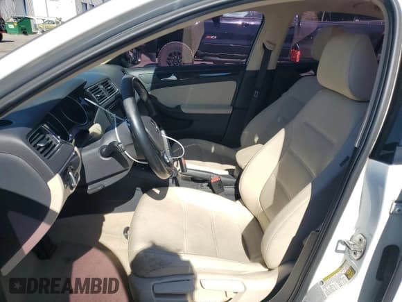 ✅ 2016 Volkswagen Jetta SEL • VIN: 3VWL07AJ7GM377510 • Lot: 91570255. Listed on Copart with 121,561 mi. Free auction sales archive from the USA and detailed vehicle history report at DreamBid. Image 7.