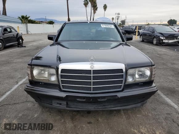 ✅ 1991 Mercedes-Benz 420 SEL • VIN: WDBCA35E5MA601810 • Lot: 81968234. Wystawiony na Copart z przebiegiem 83 864 mil. Bezpłatny archiwum sprzedaży aukcyjnych z USA i szczegółowy raport historii pojazdu na DreamBid. Zdjęcie 5.