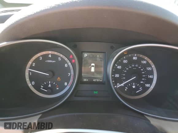 ✅ 2018 Hyundai Santa Fe 2.4L • VIN: 5XYZU3LB0JG504621 • Lot: 86828265. Wystawiony na Copart z przebiegiem 42 191 mil. Bezpłatny archiwum sprzedaży aukcyjnych z USA i szczegółowy raport historii pojazdu na DreamBid. Zdjęcie 9.