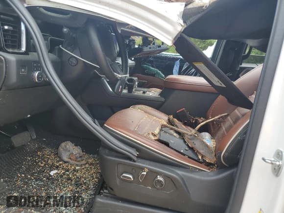 ✅ 2022 GMC Sierra 1500 Denali Ultimate • VIN: 1GTUUHET2NZ514460 • Лот: 67882624. Опубликован ранее на Copart с пробегом 26 252 миль. Бесплатный доступ к архиву аукционных продаж из США и подробный отчёт об истории автомобиля на DreamBid. Изображение 7.