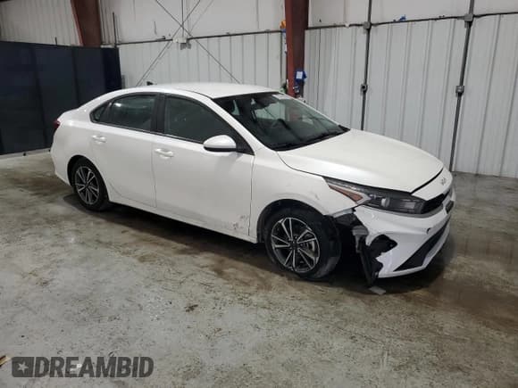✅ 2015 Kia Forte LXS • VIN: 3KPF24AD5PE567321 • Lot: 62833125. Listed on Copart with 80,080 mi. Free auction sales archive from the USA and detailed vehicle history report at DreamBid. Image 4.