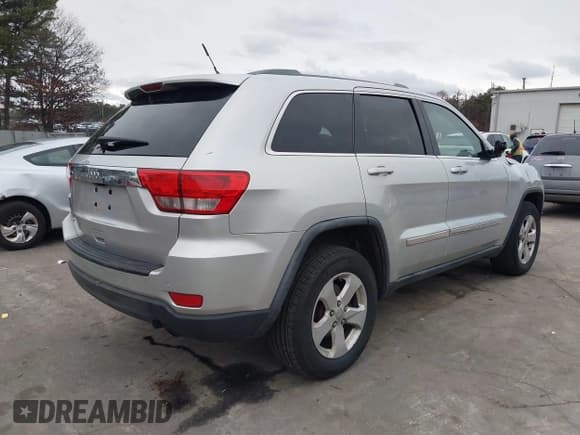 ✅ 2011 Jeep Grand Cherokee Laredo • VIN: 1J4RR4GG4BC671187 • Lot: 43777735. Listed on IAAI with 115,785 mi. Free auction sales archive from the USA and detailed vehicle history report at DreamBid. Image 4.