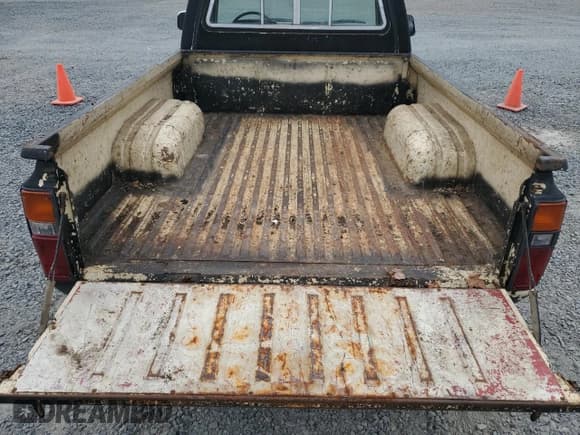 ✅ 1983 TOYOTA PICKUP 1/2 TON RN34 • VIN: JT4RN34R1D0089716 • Лот: 64086115. Опубликован ранее на Copart с пробегом 312 042 миль. Бесплатный доступ к архиву аукционных продаж из США и подробный отчёт об истории автомобиля на DreamBid. Изображение 10.