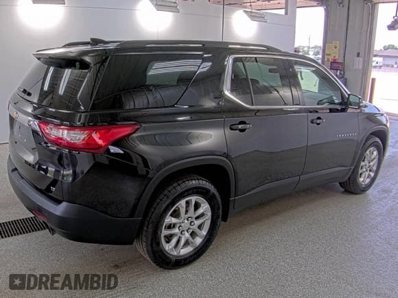 ✅ 2020 Chevrolet Traverse LT Cloth • VIN: 1GNEVGKW7LJ309973 • Lot: 42968061. Wystawiony na IAAI z przebiegiem 111 528 mil. Bezpłatny archiwum sprzedaży aukcyjnych z USA i szczegółowy raport historii pojazdu na DreamBid. Zdjęcie 1.