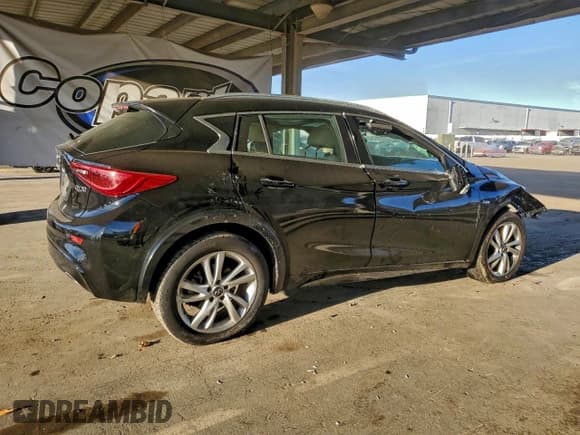 ✅ 2017 Infiniti QX30 Premium • VIN: SJKCH5CP1HA026458 • Lot: 95552915. Wystawiony na Copart z przebiegiem Nie podano. Bezpłatny archiwum sprzedaży aukcyjnych z USA i szczegółowy raport historii pojazdu na DreamBid. Zdjęcie 3.