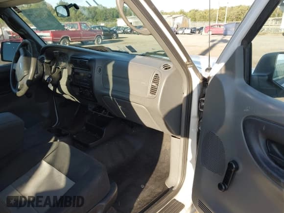 ✅ 2006 Ford Ranger XL • VIN: 1FTYR14U06PA50747 • Lot: 43365477. Wystawiony na IAAI z przebiegiem 193 095 mil. Bezpłatny archiwum sprzedaży aukcyjnych z USA i szczegółowy raport historii pojazdu na DreamBid. Zdjęcie 5.