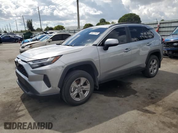 ✅ 2025 Toyota RAV4 XLE • VIN: 2T3W1RFV0SC327660 • Lot: 86327635. Listed on Copart with 21,882 mi. Free auction sales archive from the USA and detailed vehicle history report at DreamBid. Image 1.