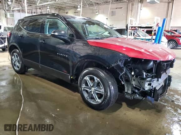 2024 Chevrolet Blazer LT z VIN 3GNKBJR40RS198008, wystawiony jako Copart lot #50523015 z przebiegiem 27 564 mil mil oraz Nie do naprawy • Non repairable. Historia ofert i sprzedaży dostępna na DreamBid. Obrazek 4.