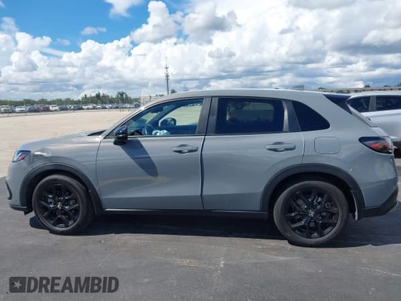 ✅ 2025 Honda HR-V Sport • VIN: 3CZRZ1H53SM733107 • Lot: 43209596. Wystawiony na IAAI z przebiegiem 11 196 mil. Bezpłatny archiwum sprzedaży aukcyjnych z USA i szczegółowy raport historii pojazdu na DreamBid. Zdjęcie 14.