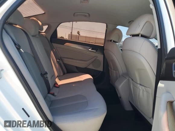 ✅ 2017 Hyundai Sonata Sport • VIN: 5NPE34AF5HH473723 • Лот: 64094535. Опубликован ранее на Copart с пробегом 84 321 миль. Бесплатный доступ к архиву аукционных продаж из США и подробный отчёт об истории автомобиля на DreamBid. Изображение 10.