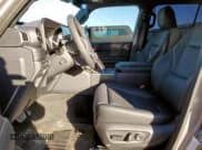 ✅ 2025 Toyota Land Cruiser 1958 Edition • VIN: JTEABFAJ2SK044321 • Lot: 92323315. Wystawiony na Copart z przebiegiem 6 524 mil. Bezpłatny archiwum sprzedaży aukcyjnych z USA i szczegółowy raport historii pojazdu na DreamBid. Zdjęcie 7.