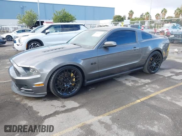 ✅ 2013 Ford Mustang GT • VIN: 1ZVBP8CF0D5279975 • Lot: 43622571. Listed on IAAI with 100,782 mi. Free auction sales archive from the USA and detailed vehicle history report at DreamBid. Image 17.