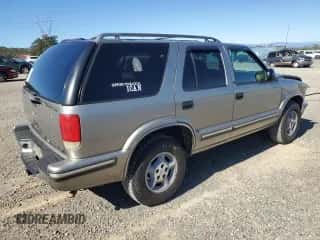 1998 Chevrolet Blazer LS z VIN 1GNDT13W6W2252953, wystawiony jako Copart lot #82567745 z przebiegiem Nie podano mil oraz Szkoda całkowita • Salvage title. Historia ofert i sprzedaży dostępna na DreamBid. Obrazek 3.