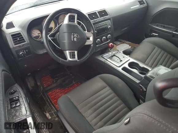 ✅ 2013 Dodge Challenger SXT • VIN: 2C3CDYAG1DH607591 • Lot: 74416884. Wystawiony na Copart z przebiegiem Nie podano. Bezpłatny archiwum sprzedaży aukcyjnych z USA i szczegółowy raport historii pojazdu na DreamBid. Zdjęcie 8.