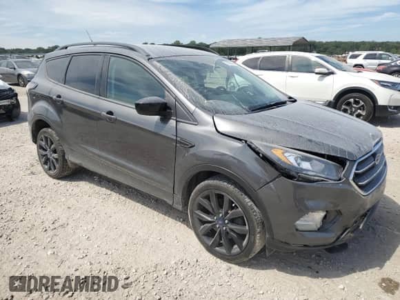 2018 Ford Escape SE z VIN 1FMCU9GD6JUD48647, wystawiony jako Copart lot #70868345 z przebiegiem 102 072 mil mil oraz Szkoda całkowita • Salvage title. Historia ofert i sprzedaży dostępna na DreamBid. Obrazek 4.