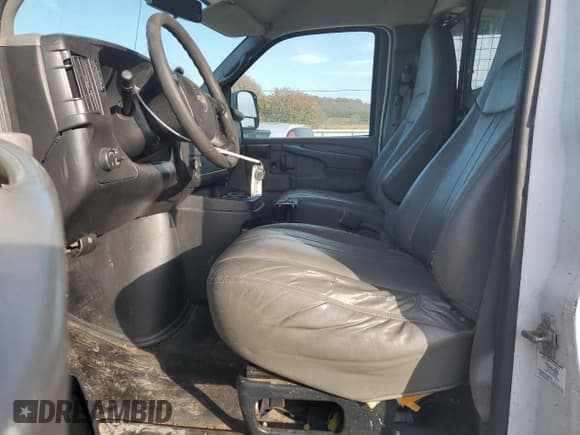 ✅ 2013 Chevrolet Express Cargo • VIN: 1GCSGAFX4D1154306 • Lot: 92655195. Wystawiony na Copart z przebiegiem 304 738 mil. Bezpłatny archiwum sprzedaży aukcyjnych z USA i szczegółowy raport historii pojazdu na DreamBid. Zdjęcie 7.