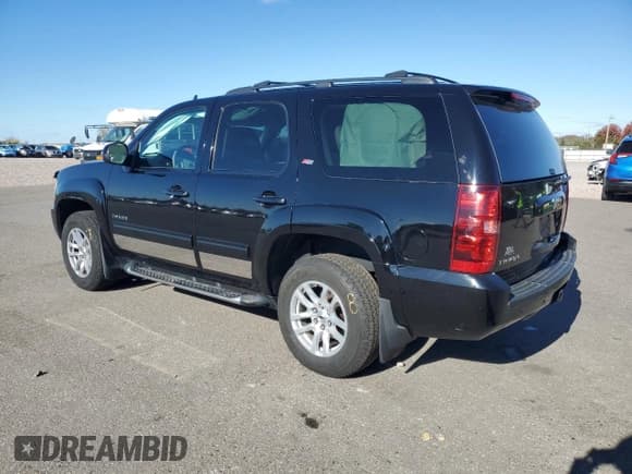 ✅ 2011 Chevrolet Tahoe LT • VIN: 1GNSKBE06BR171588 • Lot: 82760715. Wystawiony na Copart z przebiegiem 260 896 mil. Bezpłatny archiwum sprzedaży aukcyjnych z USA i szczegółowy raport historii pojazdu na DreamBid. Zdjęcie 2.