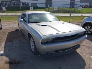 ✅ 2012 Dodge Challenger SXT Plus • VIN: 2C3CDYAG2CH134430 • Lot: 43382408. Wystawiony na IAAI z przebiegiem Nie podano. Bezpłatny archiwum sprzedaży aukcyjnych z USA i szczegółowy raport historii pojazdu na DreamBid. Zdjęcie 1.