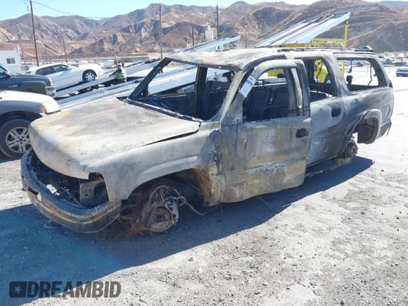 ✅ 2002 Chevrolet Suburban LS • VIN: 1GNEC16T62J319511 • Лот: 40809695. Опубликован ранее на IAAI с пробегом Не указан. Бесплатный доступ к архиву аукционных продаж из США и подробный отчёт об истории автомобиля на DreamBid. Изображение 2.