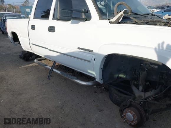✅ 2006 Chevrolet Silverado 2500HD LT1 • VIN: 1GCHK23U96F121414 • Lot: 41686044. Listed on IAAI with 165,248 mi. Free auction sales archive from the USA and detailed vehicle history report at DreamBid. Image 18.