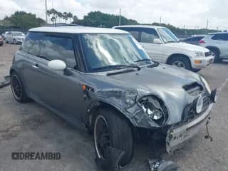 ✅ 2002 MINI Hardtop S • VIN: WMWRE334X2TD52299 • Lot: 41953478. Wystawiony na IAAI z przebiegiem 226 004 mil. Bezpłatny archiwum sprzedaży aukcyjnych z USA i szczegółowy raport historii pojazdu na DreamBid. Zdjęcie 1.