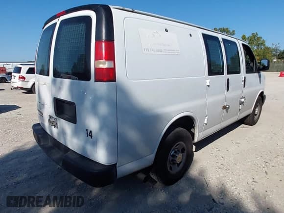 ✅ 2014 Chevrolet Express Cargo • VIN: 1GCWGFCGXE1134971 • Lot: 43158546. Wystawiony na IAAI z przebiegiem 105 034 mil. Bezpłatny archiwum sprzedaży aukcyjnych z USA i szczegółowy raport historii pojazdu na DreamBid. Zdjęcie 4.