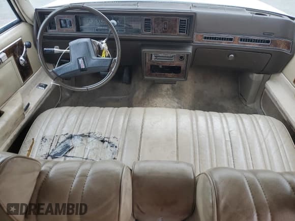 ✅ 1982 Oldsmobile Cutlass Supreme • VIN: 1G3AR69A1CM537658 • Lot: 76209654. Wystawiony na Copart z przebiegiem 23 309 mil. Bezpłatny archiwum sprzedaży aukcyjnych z USA i szczegółowy raport historii pojazdu na DreamBid. Zdjęcie 8.