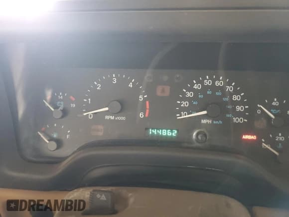 ✅ 1998 Jeep Wrangler Sahara • VIN: 1J4FY49S6WP749300 • Lot: 42442345. Wystawiony na Copart z przebiegiem 144 862 mil. Bezpłatny archiwum sprzedaży aukcyjnych z USA i szczegółowy raport historii pojazdu na DreamBid. Zdjęcie 9.