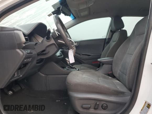 ✅ 2020 Hyundai Ioniq SE • VIN: KMHC75LC8LU195575 • Lot: 81565314. Wystawiony na Copart z przebiegiem 70 577 mil. Bezpłatny archiwum sprzedaży aukcyjnych z USA i szczegółowy raport historii pojazdu na DreamBid. Zdjęcie 7.