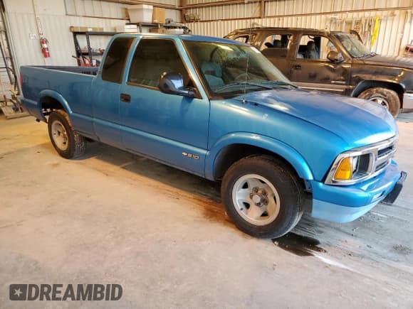 ✅ 1995 Chevrolet S-10 LS • VIN: 1GCCS1945S8229488 • Lot: 47899555. Listed on Copart with 135,591 mi. Free auction sales archive from the USA and detailed vehicle history report at DreamBid. Image 4.