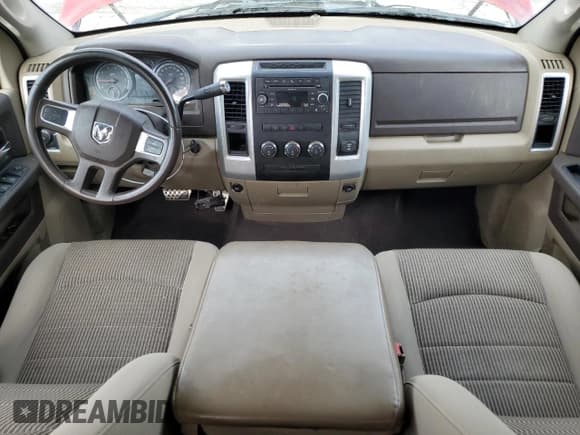 ✅ 2010 Dodge 1500 SLT • VIN: 1D7RB1GP8AS119372 • Lot: 55570935. Wystawiony na Copart z przebiegiem 157 627 mil. Bezpłatny archiwum sprzedaży aukcyjnych z USA i szczegółowy raport historii pojazdu na DreamBid. Zdjęcie 8.