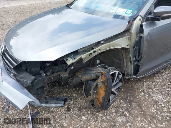 ✅ 2018 Volkswagen Jetta SE • VIN: 3VWDB7AJ0JM260356 • Lot: 42423032. Listed on IAAI with 165,947 mi. Free auction sales archive from the USA and detailed vehicle history report at DreamBid. Image 16.