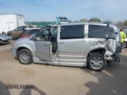 ✅ 2010 Chrysler Town & Country Limited • VIN: 2A4RR7DX9AR427885 • Lot: 40721930. Wystawiony na IAAI z przebiegiem 69 637 mil. Bezpłatny archiwum sprzedaży aukcyjnych z USA i szczegółowy raport historii pojazdu na DreamBid. Zdjęcie 14.