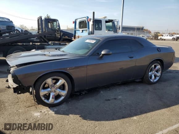 ✅ 2014 Dodge Challenger R/T 100th Anniversary Appearance • VIN: 2C3CDYBT2EH201946 • Lot: 77696264. Wystawiony na Copart z przebiegiem 149 258 mil. Bezpłatny archiwum sprzedaży aukcyjnych z USA i szczegółowy raport historii pojazdu na DreamBid. Zdjęcie 1.