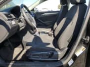 ✅ 2014 Volkswagen Passat S • VIN: 1VWAS7A34EC103585 • Lot: 70380135. Wystawiony na Copart z przebiegiem 122 892 mil. Bezpłatny archiwum sprzedaży aukcyjnych z USA i szczegółowy raport historii pojazdu na DreamBid. Zdjęcie 7.