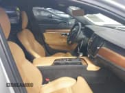 ✅ 2017 Volvo S90 • VIN: YV1102AL7H1016141 • Lot: 42315888. Wystawiony na IAAI z przebiegiem 61 009 mil. Bezpłatny archiwum sprzedaży aukcyjnych z USA i szczegółowy raport historii pojazdu na DreamBid. Zdjęcie 5.