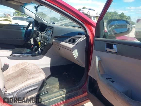 2015 Hyundai Sonata SE с VIN 5NPE24AF7FH129245, выставлен на аукционе IAAI как лот 43583432 с пробегом 181 393 миль миль и . История ставок и продаж доступна на DreamBid. Изображение 5.