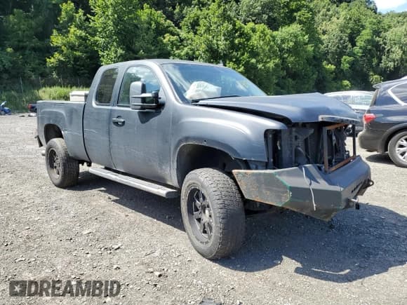 ✅ 2011 GMC Sierra 2500HD SLE • VIN: 1GT220C82BZ392062 • Lot: 64602765. Wystawiony na Copart z przebiegiem 104 208 mil. Bezpłatny archiwum sprzedaży aukcyjnych z USA i szczegółowy raport historii pojazdu na DreamBid. Zdjęcie 4.