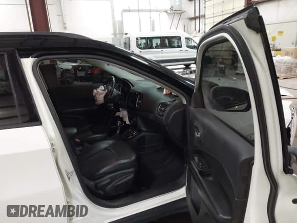 ✅ 2019 Jeep Compass Latitude • VIN: 3C4NJDBB2KT616748 • Lot: 43093628. Listed on IAAI with 87,538 mi. Free auction sales archive from the USA and detailed vehicle history report at DreamBid. Image 5.