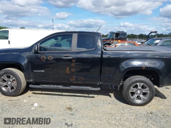 ✅ 2020 Chevrolet Colorado 2WD Work Truck • VIN: 1GCHSBEA3L1234271 • Lot: 43330242. Wystawiony na IAAI z przebiegiem 79 246 mil. Bezpłatny archiwum sprzedaży aukcyjnych z USA i szczegółowy raport historii pojazdu na DreamBid. Zdjęcie 14.