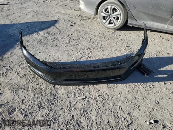 ✅ 2017 Volkswagen Passat SE • VIN: 1VWBT7A33HC060055 • Lot: 92636255. Listed on Copart with 160,663 mi. Free auction sales archive from the USA and detailed vehicle history report at DreamBid. Image 12.