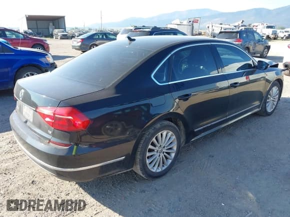 ✅ 2016 Volkswagen Passat SE • VIN: 1VWBT7A34GC010215 • Лот: 42990784. Опубликован ранее на IAAI с пробегом 84 834 миль. Бесплатный доступ к архиву аукционных продаж из США и подробный отчёт об истории автомобиля на DreamBid. Изображение 4.