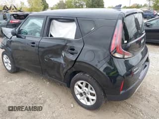 ✅ 2024 Kia Soul LX • VIN: KNDJ23AUXR7896877 • Лот: 43470696. Опубликован ранее на IAAI с пробегом Не указан. Бесплатный доступ к архиву аукционных продаж из США и подробный отчёт об истории автомобиля на DreamBid. Изображение 3.