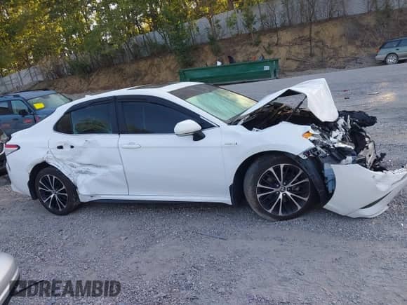 2020 Toyota Camry Hybrid SE z VIN 4T1J31AK6LU536333, wystawiony jako IAAI lot #43088914 z przebiegiem 73 421 mil mil oraz . Historia ofert i sprzedaży dostępna na DreamBid. Obrazek 13.