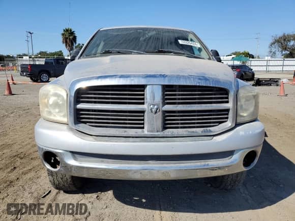 2007 Dodge 1500 SLT z VIN 3D7KS19D07G731926, wystawiony jako Copart lot #72220424 z przebiegiem 208 968 mil mil oraz Szkoda całkowita • Salvage title. Historia ofert i sprzedaży dostępna na DreamBid. Obrazek 5.