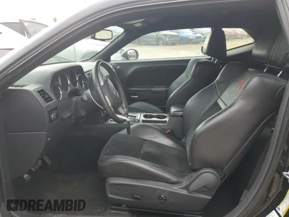 ✅ 2014 Dodge Challenger R/T • VIN: 2C3CDYBT1EH100493 • Lot: 82682464. Wystawiony na Copart z przebiegiem 79 123 mil. Bezpłatny archiwum sprzedaży aukcyjnych z USA i szczegółowy raport historii pojazdu na DreamBid. Zdjęcie 7.