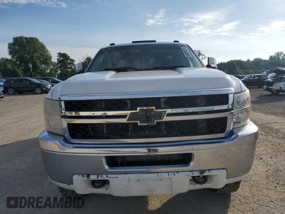 ✅ 2011 Chevrolet Silverado 2500HD Work Truck • VIN: 1GC2KVC88BZ333451 • Lot: 64804405. Wystawiony na Copart z przebiegiem 256 218 mil. Bezpłatny archiwum sprzedaży aukcyjnych z USA i szczegółowy raport historii pojazdu na DreamBid. Zdjęcie 5.