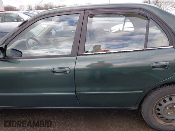 ✅ 2000 Toyota Corolla VE • VIN: 2T1BR18EXYC334347 • Lot: 43777101. Listed on IAAI with 171,626 mi. Free auction sales archive from the USA and detailed vehicle history report at DreamBid. Image 14.